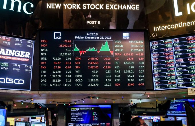 Some computers displaying on their screens the values, rises, and falls of global markets and currencies