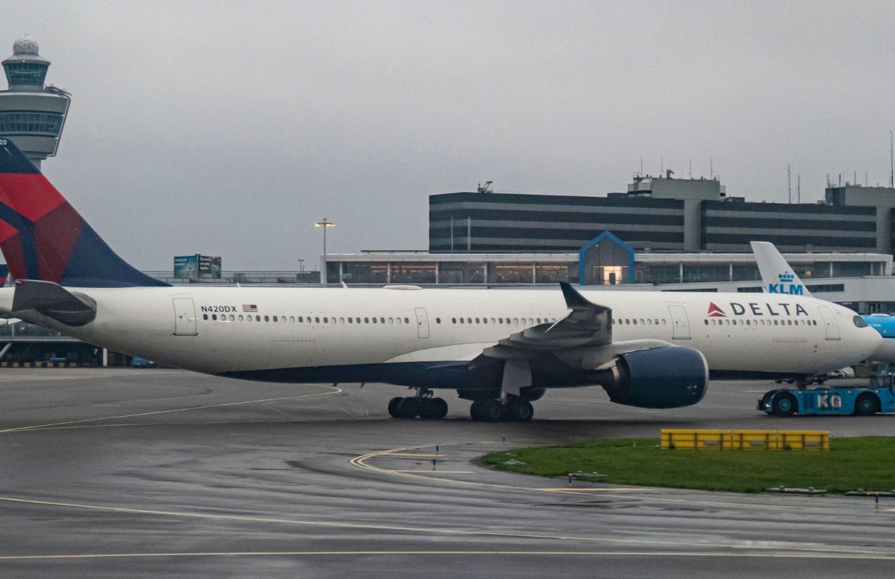 Terror in the Sky: Delta Airlines flight makes emergency landing after severe turbulence injures 25 Terror in the Sky: Delta Airlines flight makes emergency landing after severe turbulence injures 25