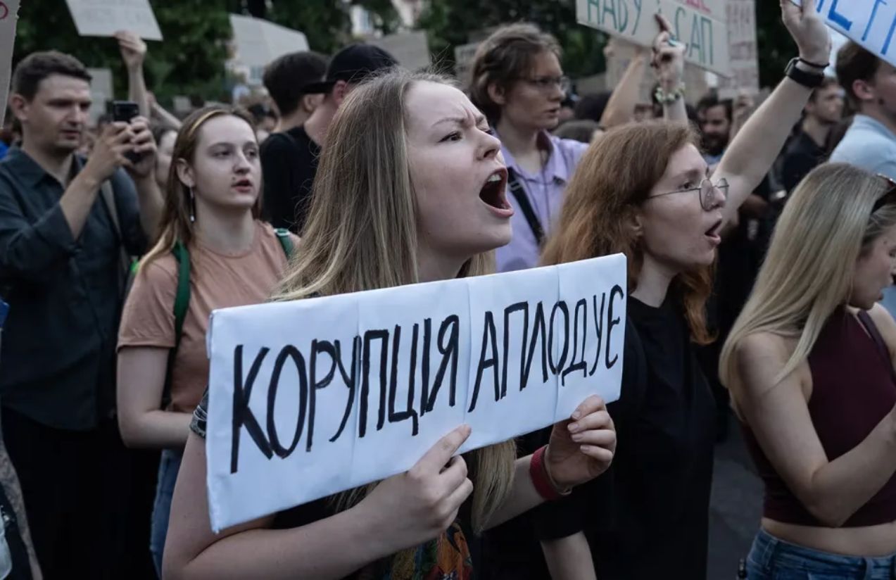 Mass protests in Ukraine against Zelensky over law weakening anti-corruption agencies