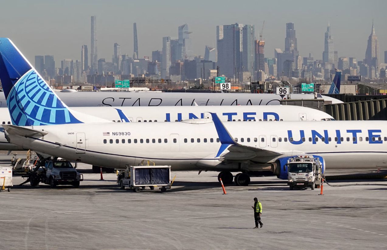 Air Scare: United Airlines plane with 220 passengers makes emergency landing in the United States