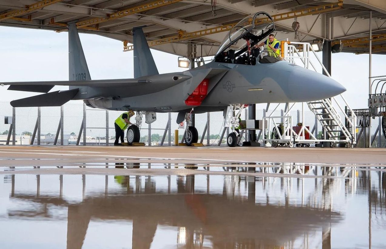 Boeing workers go on strike to defend their labor rights