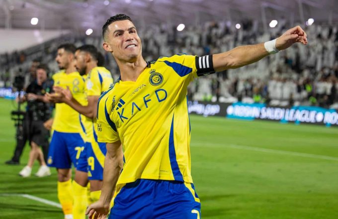 CR7 nears the thousand mark: Cristiano Ronaldo reaches 940 goals and extends his lead over Messi Cristiano Ronaldo celebrating one of his goals, wearing the yellow uniform of his current Arab team