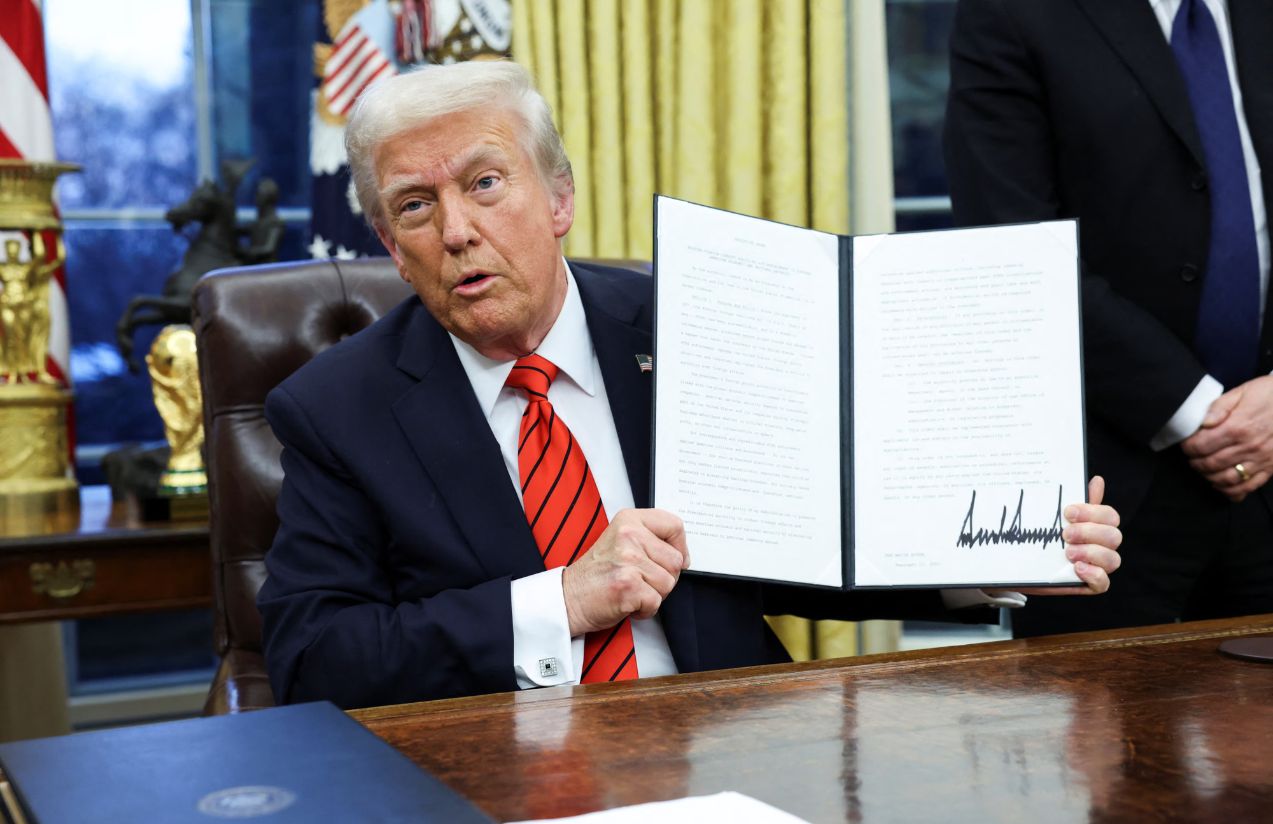 Appeals court rules most of Trump’s tariffs illegal, but they remain in place… For how long?