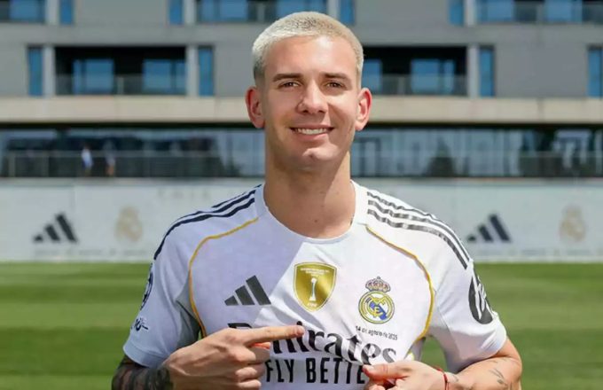 The young Argentine player wearing Real Madrid’s white jersey