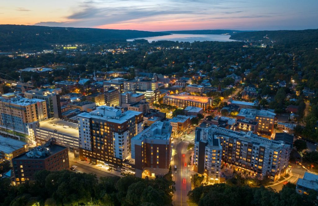 Ithaca, the New York paradise that tops the List of United States destinations The beautiful New York City with its striking buildings and lights