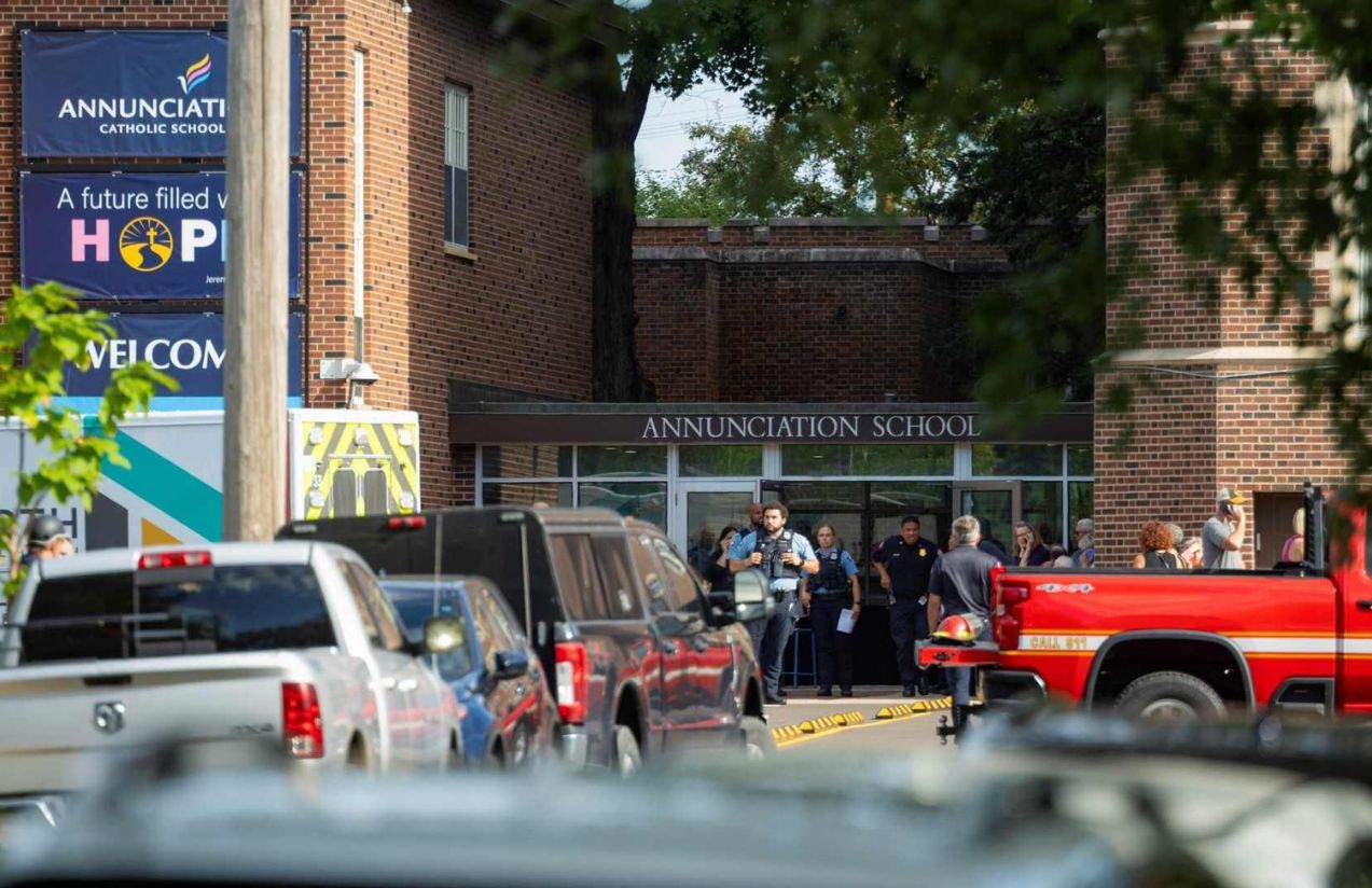 Shooting at catholic school in Minneapolis: Two children dead and 17 injured while praying Shooting at catholic school in Minneapolis: Two children dead and 17 injured while praying