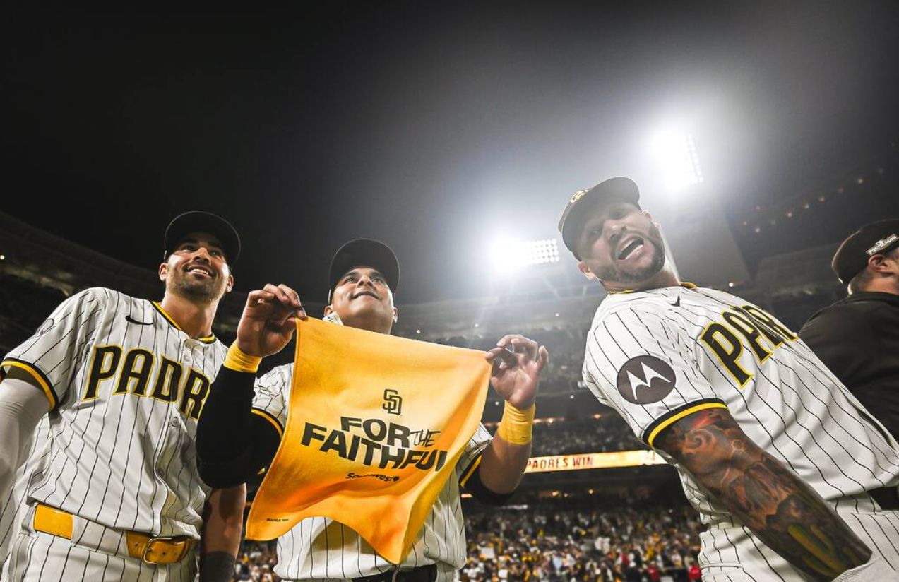 San Diego Padres overpower Dodgers and take sole possession of first place in the West