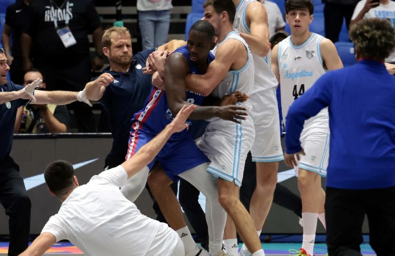 Dominican and Argentine teams end up fighting after AmeriCup thriller Dominican and Argentine teams end up fighting after AmeriCup thriller