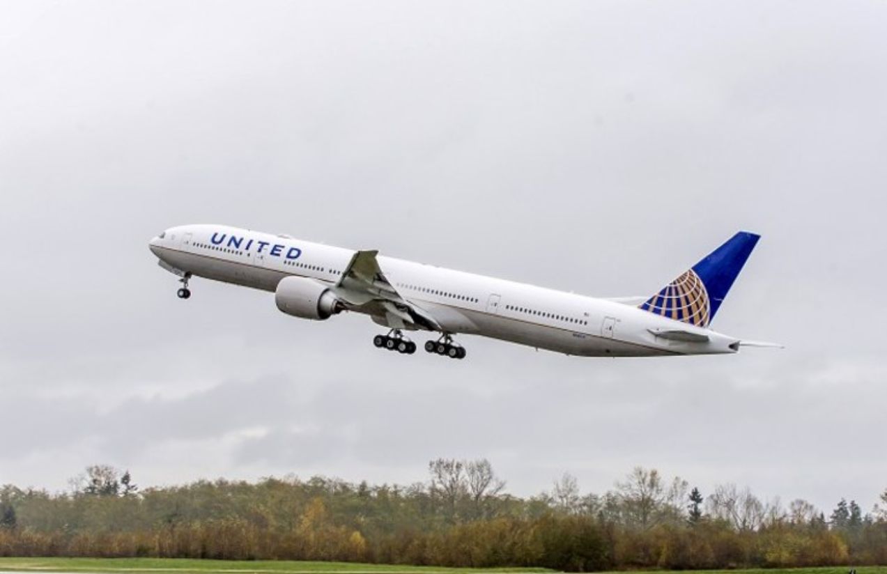 Air Chaos: United Airlines halts United States flights due to tech glitch