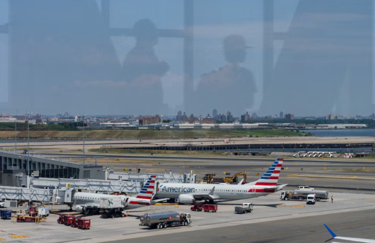 Body found in the landing gear of a plane that landed in North Carolina Body found in the landing gear of a plane that landed in North Carolina