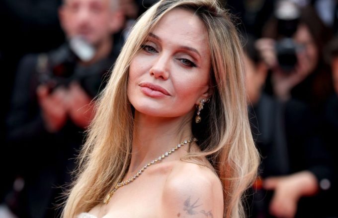 The actress showing her splendor on a red carpet wearing a beautiful low-cut dress