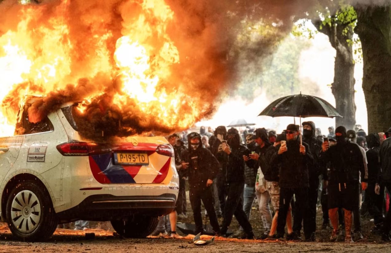 Violence shakes the Netherlands: Right-wing rally descends into chaos ahead of elections Violence shakes the Netherlands: Right-wing rally descends into chaos ahead of elections