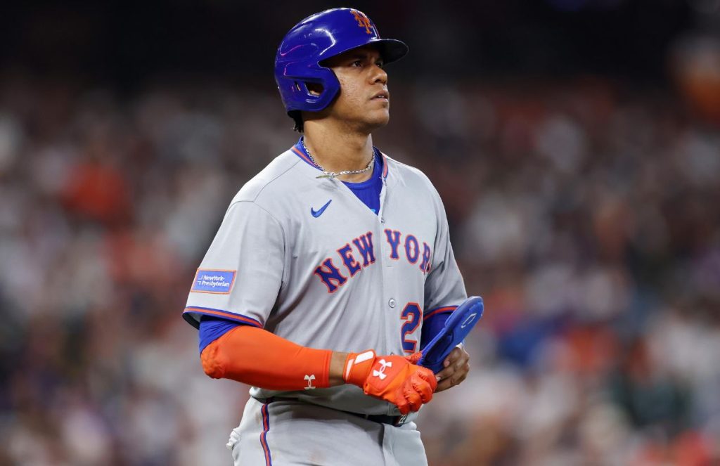 Monumental failure: New York Mets and Juan Soto fall out of the playoffs in dramatic ending Juan Soto looking sad as he walks out of the batter’s box wearing his gray uniform with blue and orange accessories