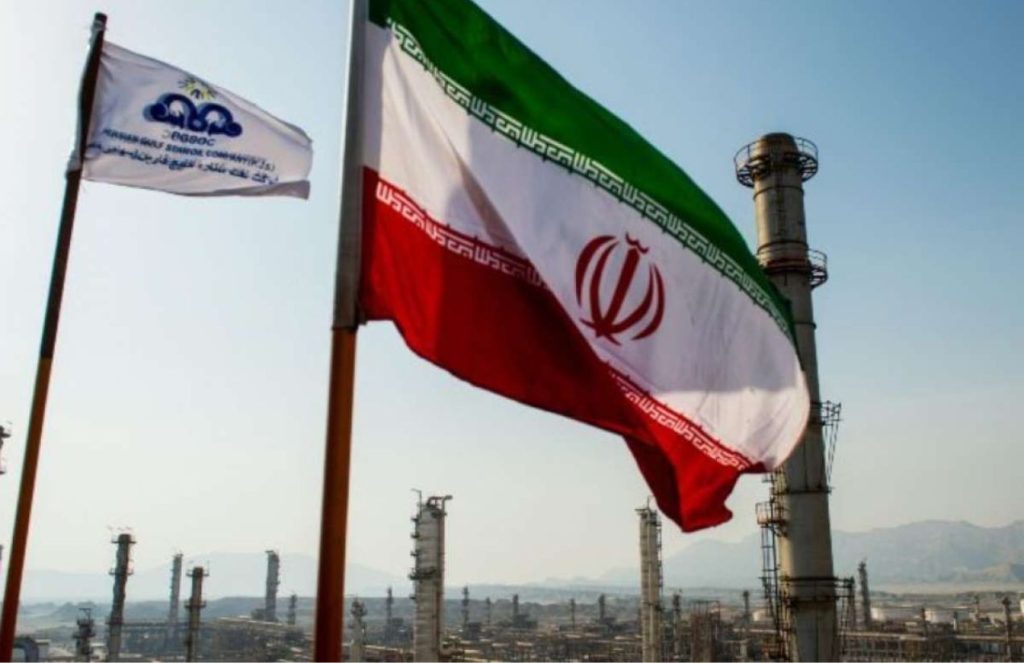 An Iranian flag with its respective green, white, and red colors