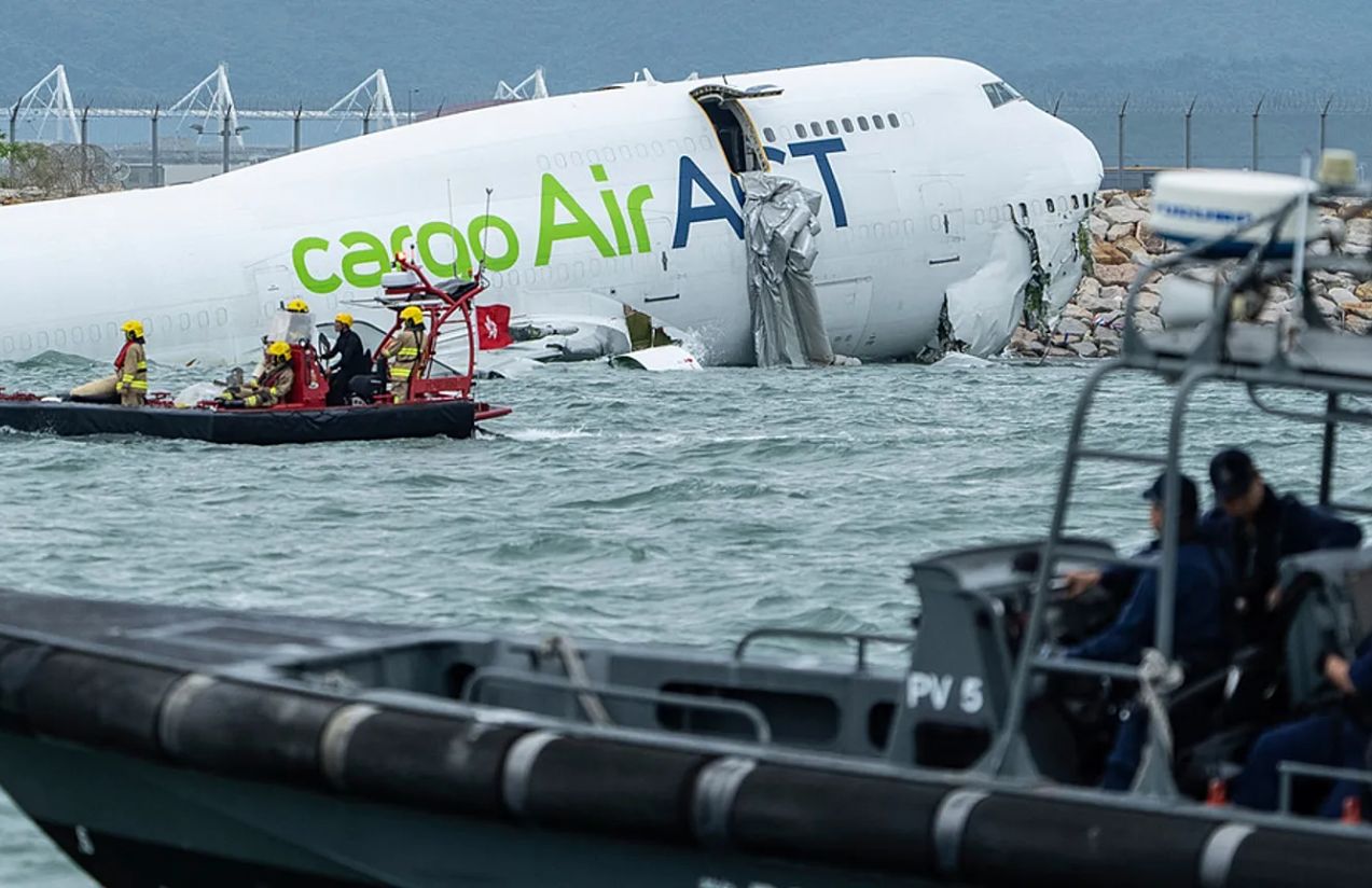 Tragedy in Hong Kong: Cargo plane skids off runway, leaving at least two dead Tragedy in Hong Kong: Cargo plane skids off runway, leaving at least two dead