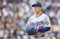 Dodgers extend their lead over Milwaukee with Yamamoto’s absolute dominance ChatGPT Plus The Japanese pitcher trying to stay calm on the mound before throwing the pitch