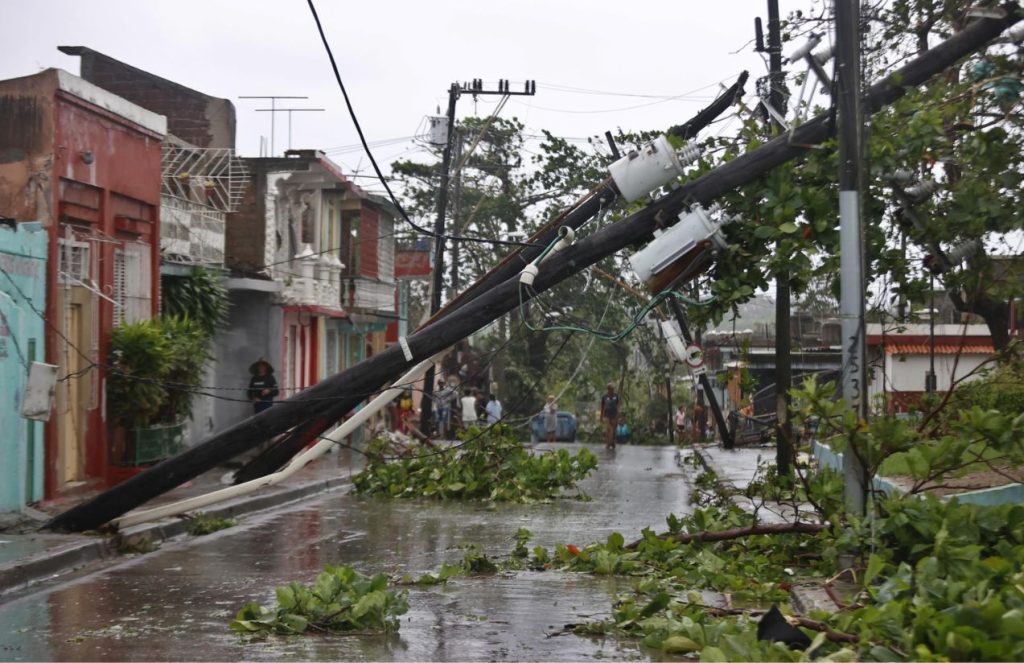 Hurricane Melissa leaves dozens dead and reduces Cuban homes to rubble Destruction in the streets, power poles, and parks of Cuba after the passage of Melissa