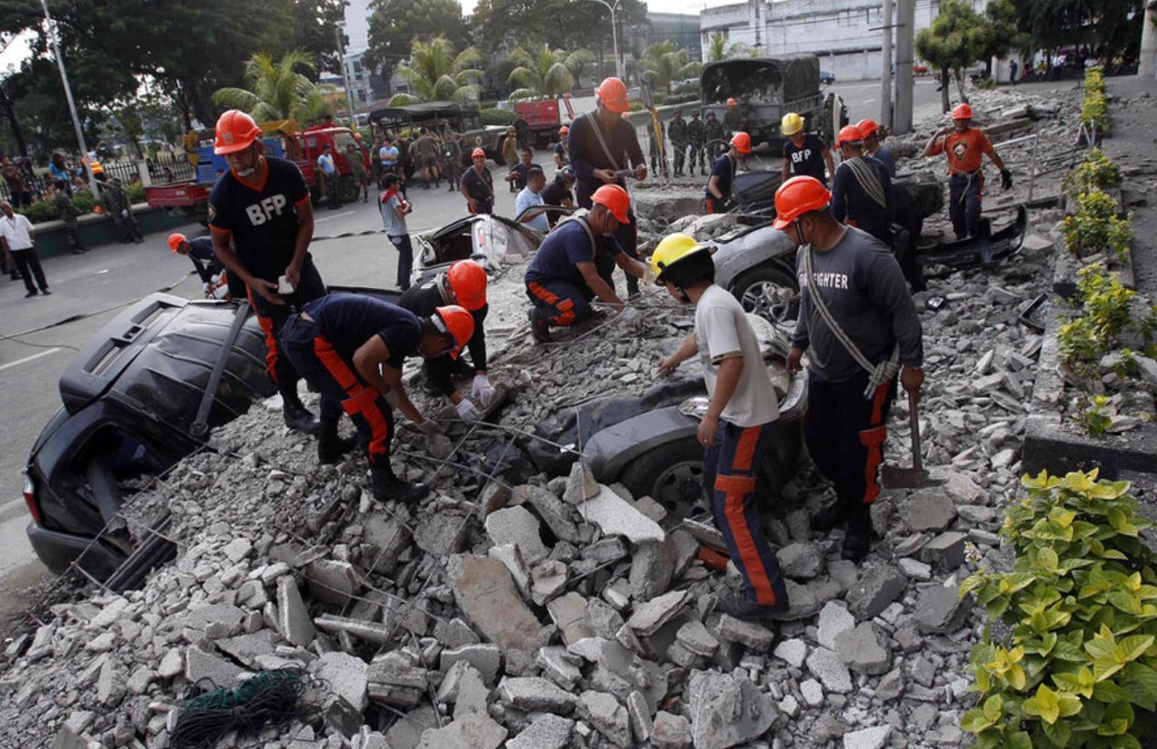 Magnitude 7.4 earthquake strikes southern Philippines, triggering tsunami warning Magnitude 7.4 earthquake strikes southern Philippines, triggering tsunami warning