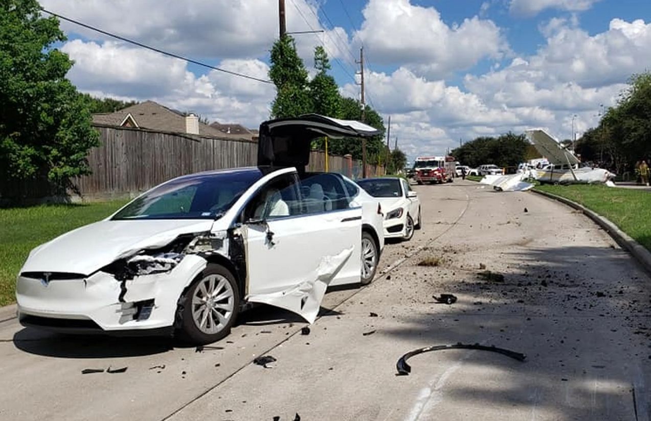 United States probes Tesla after multiple crashes tied to its autonomous driving mode