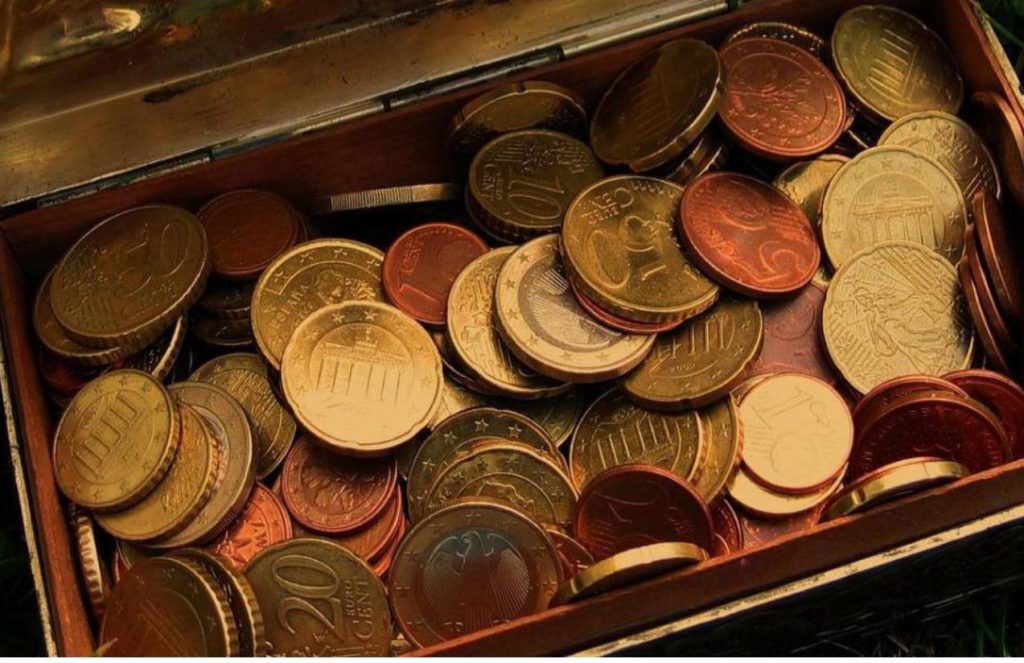 A spanish numismatic treasure resurfaces: The 1609 gold centén reaches a record value after 400 years An old wooden chest filled with many gold coins