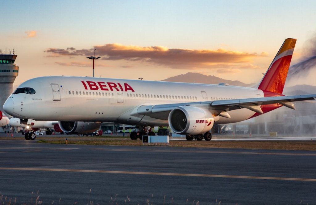 Iberia faces delays due to operational adjustments on its Madrid–San Juan route A plane from the Iberia airline, painted in its characteristic white with a red tail, waiting for clearance to take off