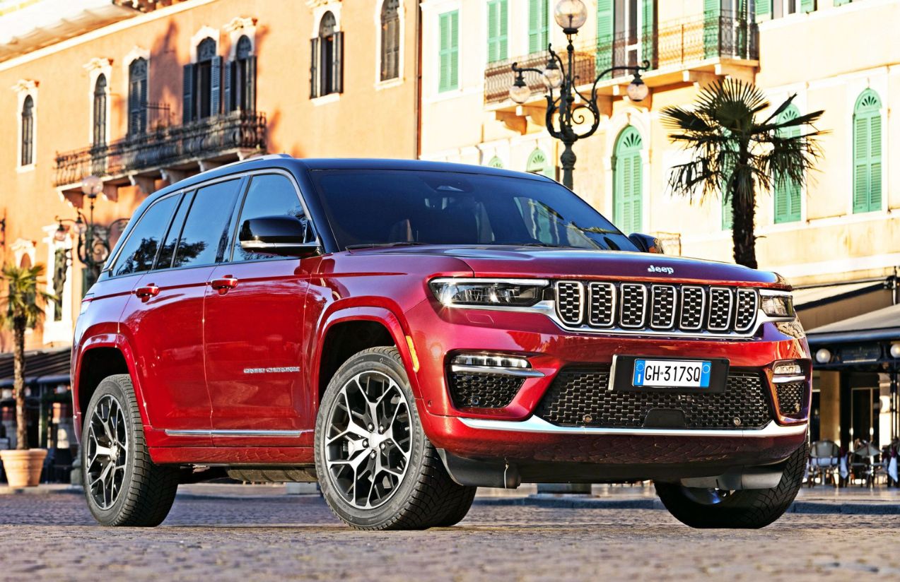 Jeep recalls over 320,000 hybrid vehicles due to fire risk in the United States Jeep recalls over 320,000 hybrid vehicles due to fire risk in the United States