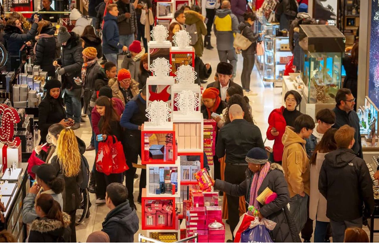 Black Friday breaks expectations: consumers spend billions despite the economic recession in the United States