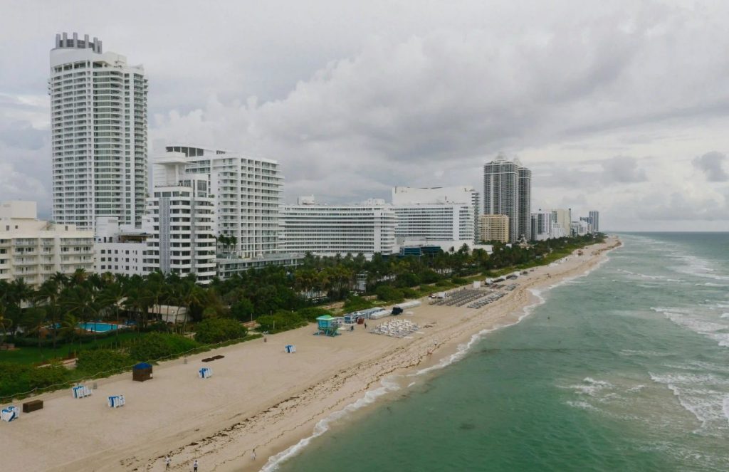 South Florida shivers: Wind chill drops to 4°C and triggers surprising consequences One of Miami’s beachfronts in front of the high-rise buildings on a very cloudy day