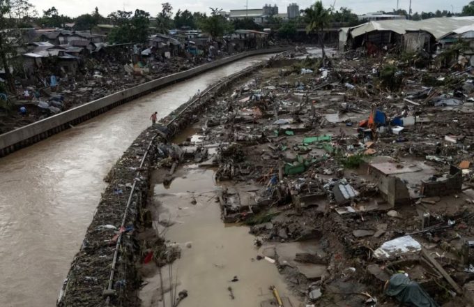A part of the Taiwanese city destroyed and flooded after the first impact of the cyclone