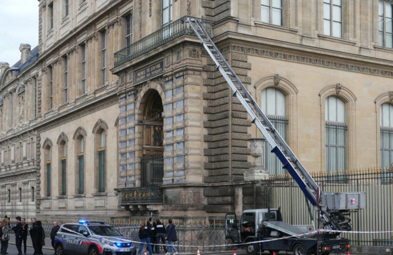 More suspects arrested in Louvre Museum heist More suspects arrested in Louvre Museum heist