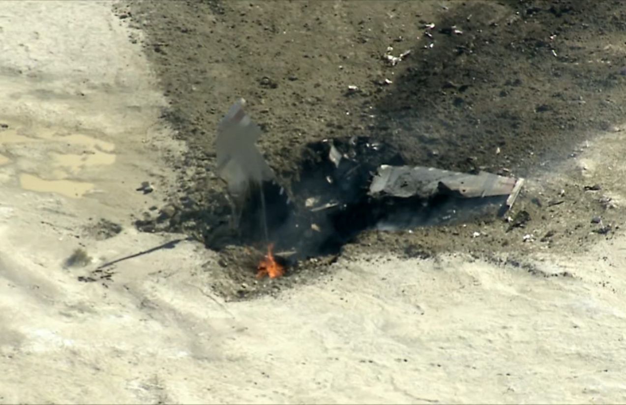 F-16 fighter jet crashes near China lake, pilot ejects and survives F-16 fighter jet crashes near China lake, pilot ejects and survives