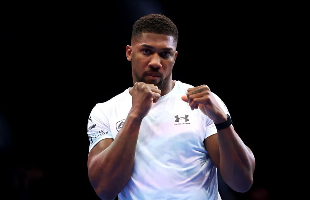 Anthony Joshua injured in fatal traffic accident in Nigeria The renowned British boxer posing for the cameras as he would in a real fight