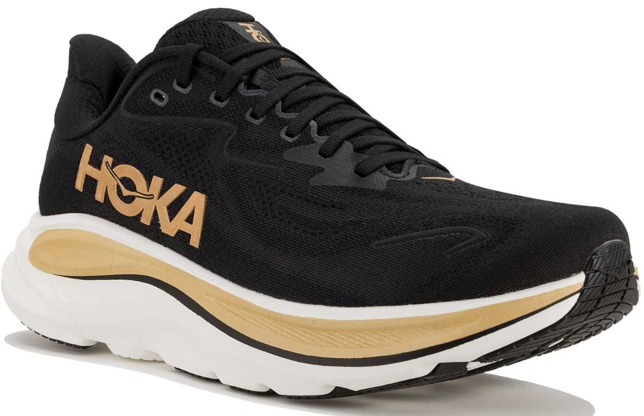HOKA surprises with the Rocket X 3 in an elegant black and gold style