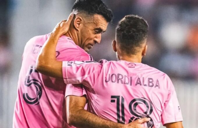 Alba and Busquets speaking charismatically in the middle of a game after scoring a stunning goal