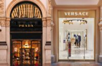 More than $1 billion: Prada completes the acquisition of Versace and marks a new chapter in luxury fashion