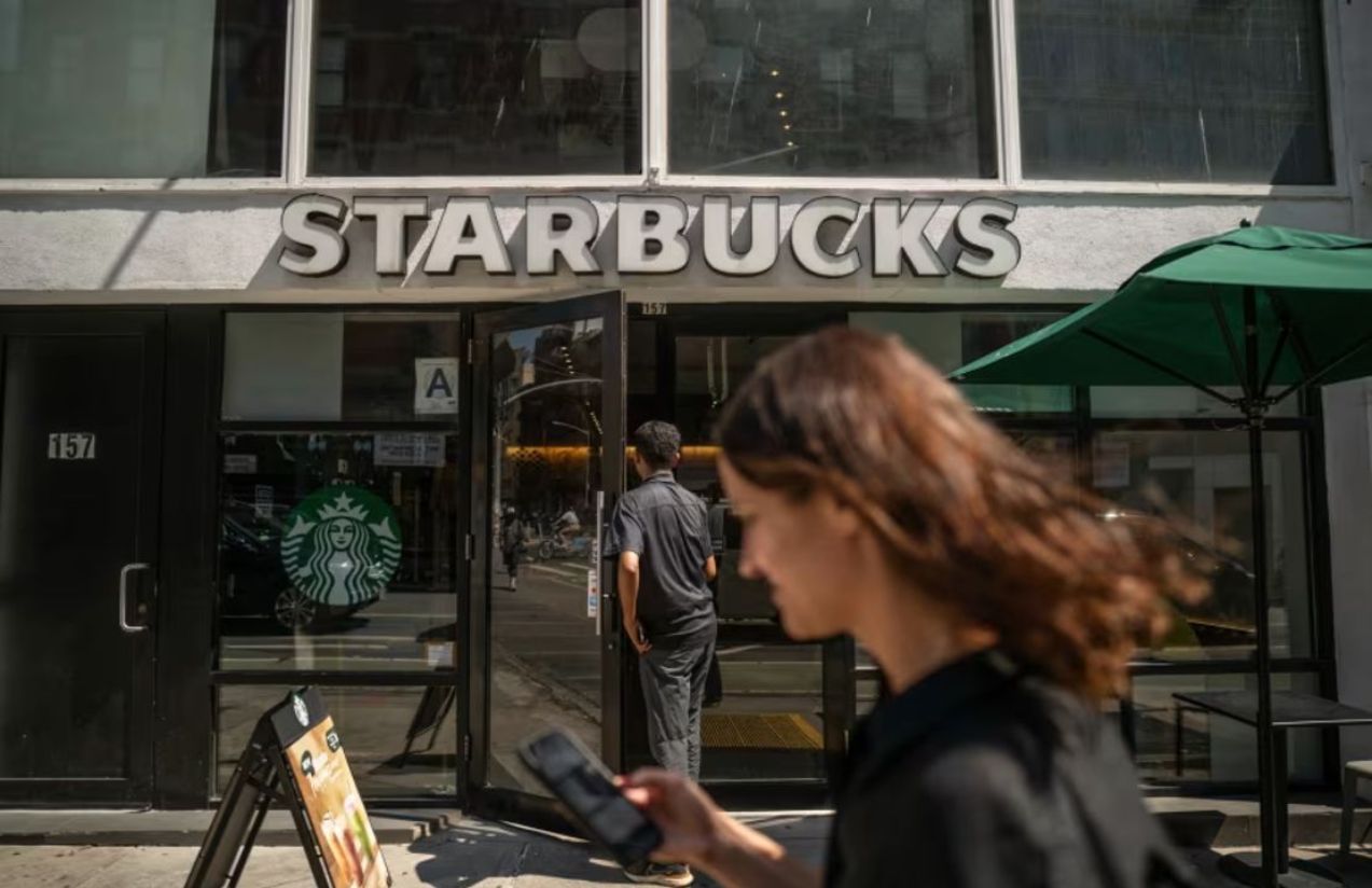 Starbucks reduces Its urban footprint: Hundreds of stores to close in 2026