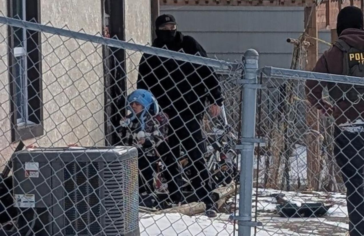 Judge halts deportation of 5-year-old ecuadorian boy and his father after ICE detention in Minnesota