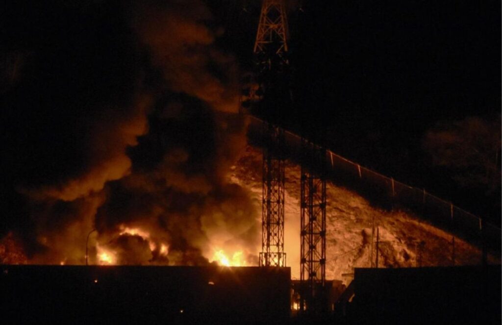 Explosions rock Caracas amid rising tensions with the United States A Venezuelan military base engulfed in smoke and explosions following U.S. attacks