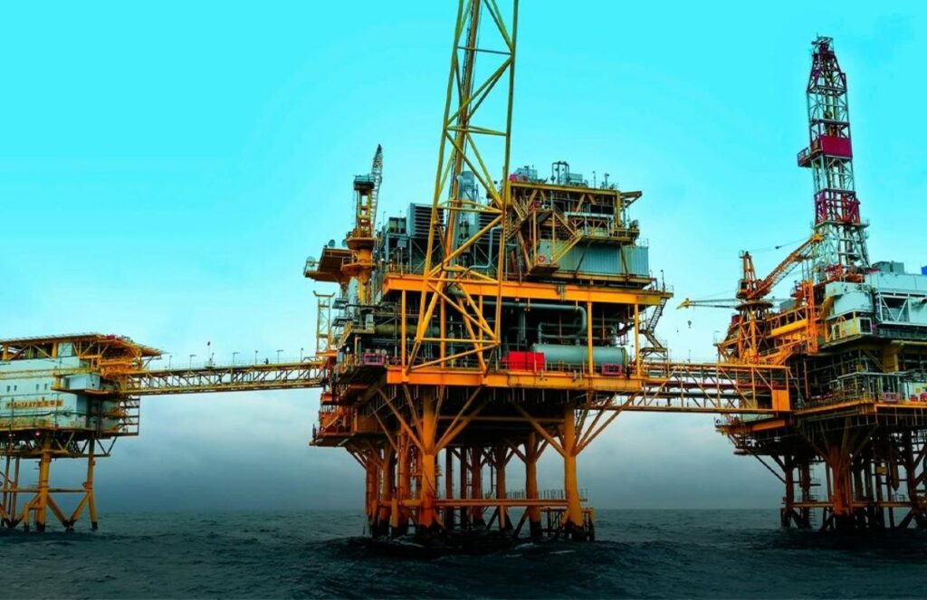 India seeks United States approval to buy Venezuelan oil and reduce reliance on Russian crude One of Venezuela’s oil platforms in the middle of the sea, with striking colors such as yellow and red