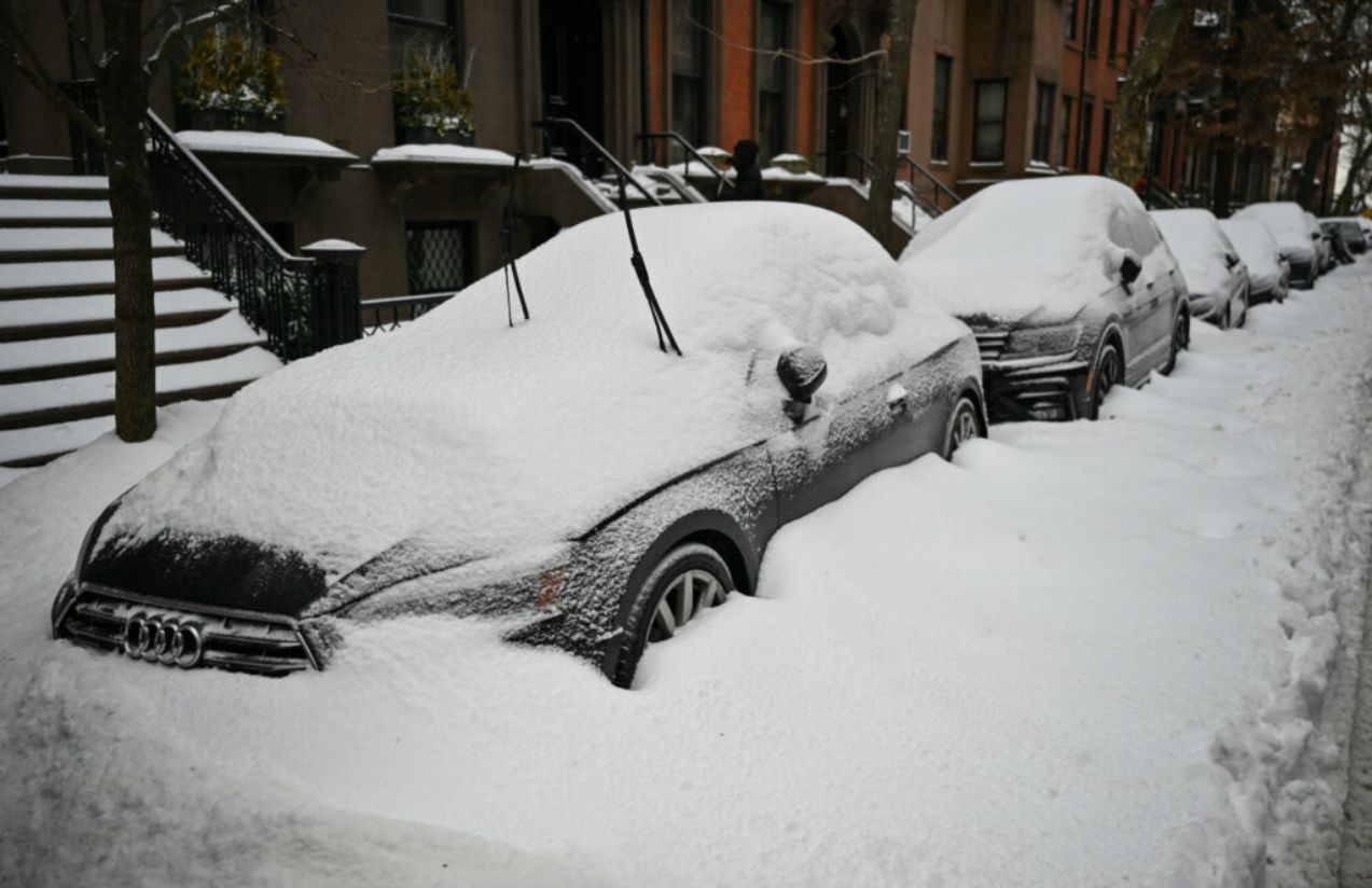 Historic winter storm in the United States leaves at least 21 dead and widespread chaos