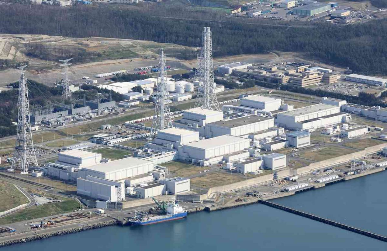 Japan restarts the world’s largest nuclear power plant, sparking safety debate Japan restarts the world’s largest nuclear power plant, sparking safety debate