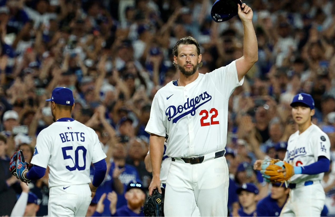 Clayton raising his cap after the victory during his retirement tribute in the middle of a game with the Dodgers