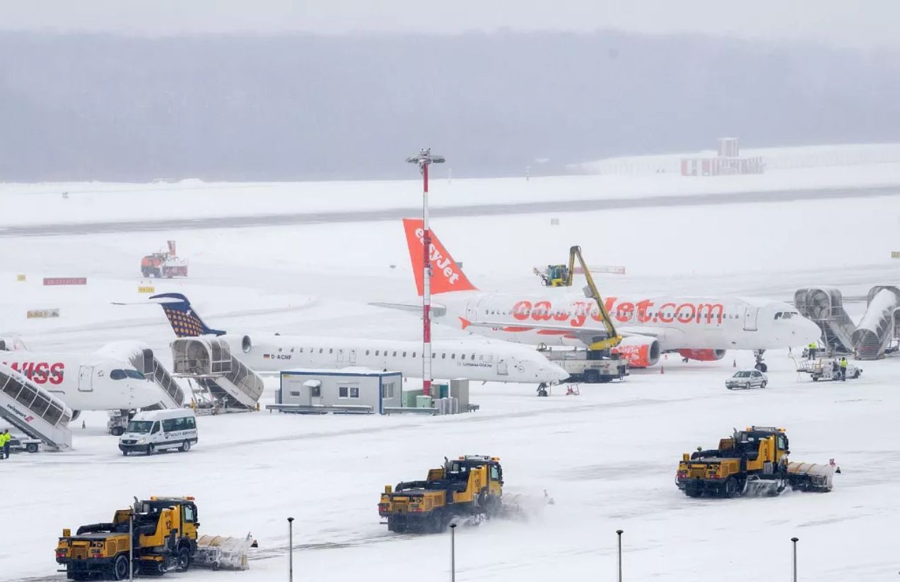 More than 8,000 flights canceled in the United States due to a powerful winter storm