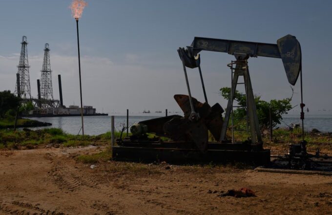 A Venezuelan oil plant and refinery in the middle of the crude oil extraction process