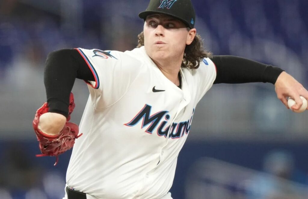 Yankees shake up the market and acquire pitcher Ryan Weathers The young and new New York Yankees player on the mound, about to throw a pitch