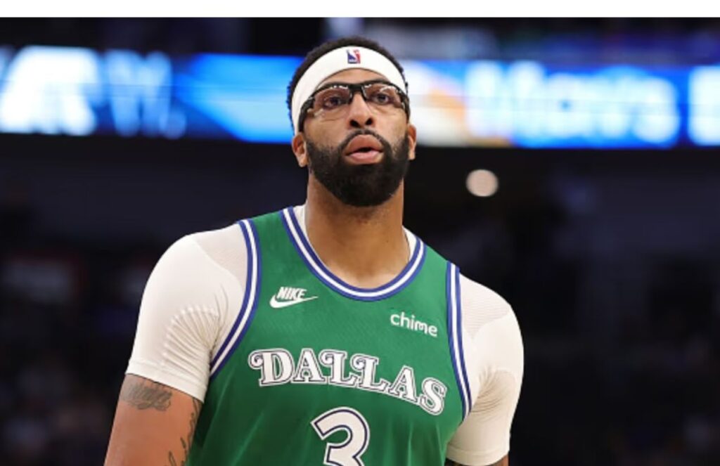 NBA Bombshell: Dallas Mavericks send Anthony Davis to the Washintong Wizards Davis wearing the green Mavericks uniform in the middle of a game while controlling the ball