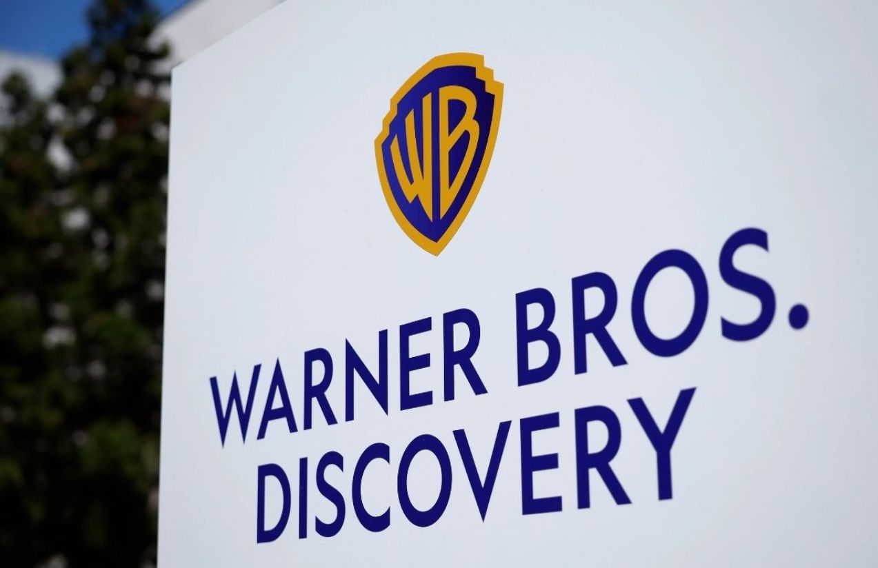 Netflix withdraws from Warner Bros bid, clearing the way for paramount