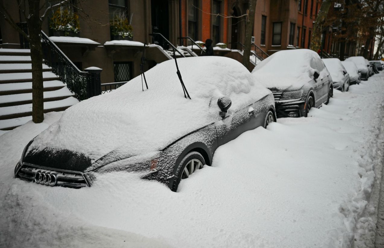 New York restricts non-essential travel as powerful winter storm threatens to become a “bomb cyclone”