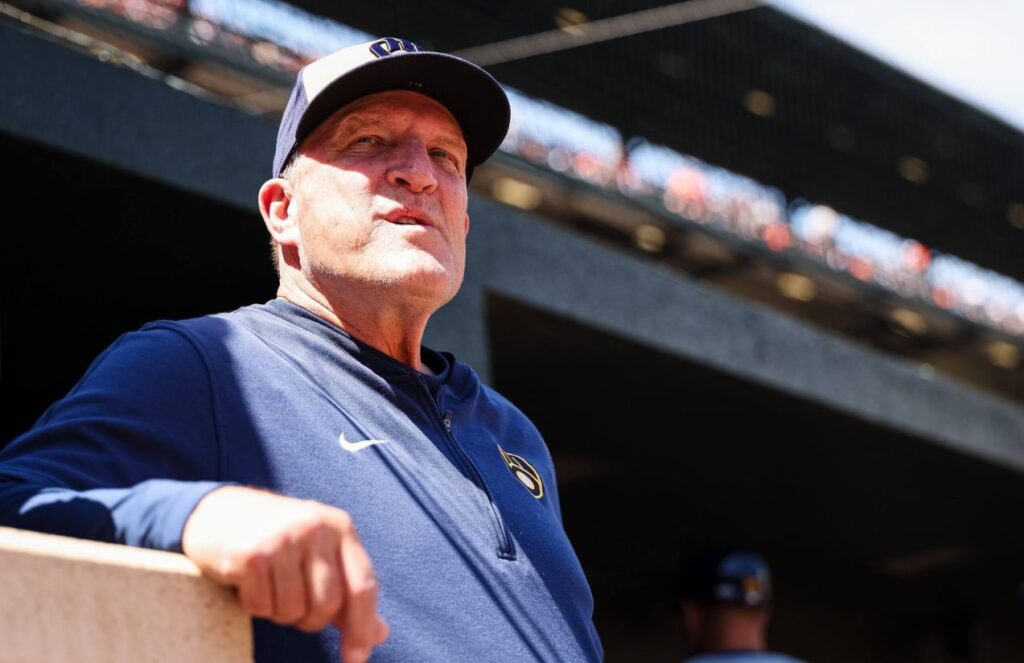 Pat Murphy agrees to contract extension through 2028 with the Milwaukee Brewers