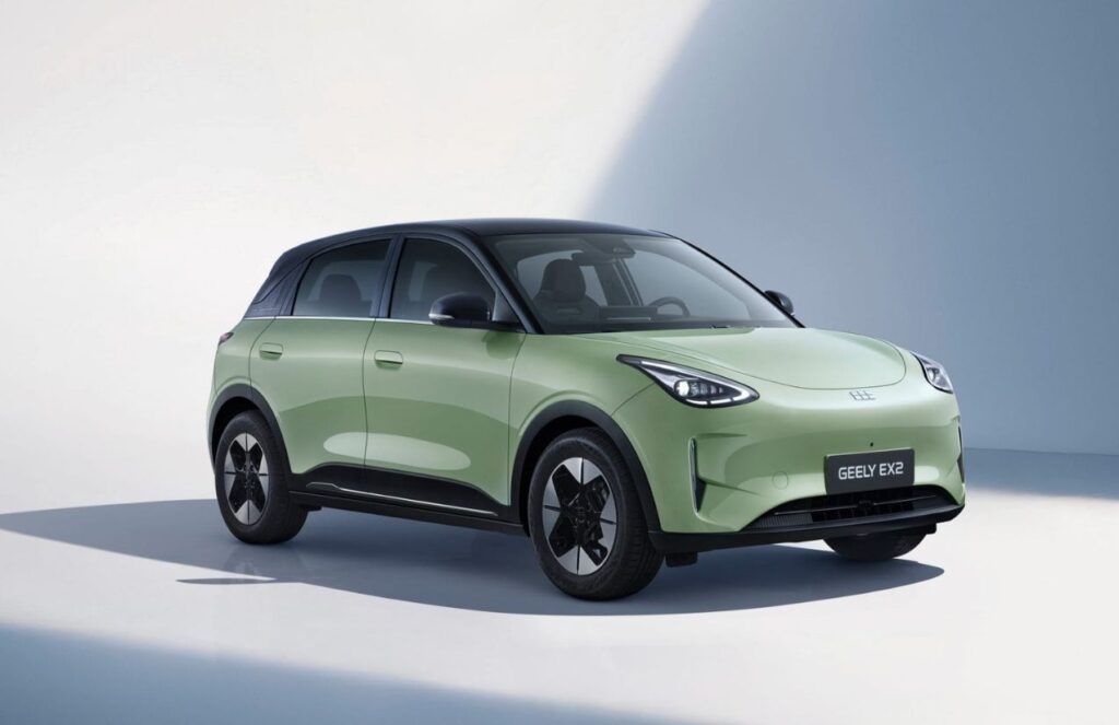 The incredible Chinese electric car being presented to the public at an auto convention